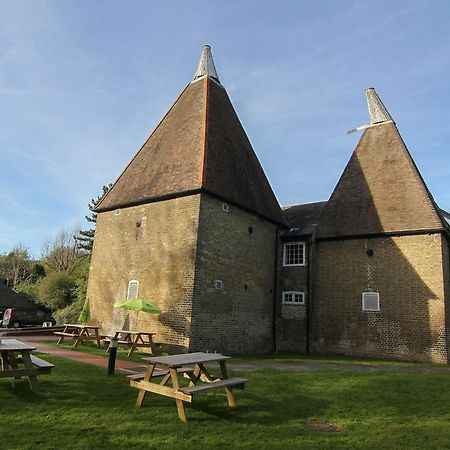 Yha Medway Hostel Gillingham  Bagian luar foto