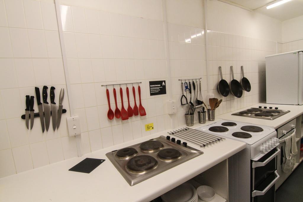 Yha Medway Hostel Gillingham  Bagian luar foto