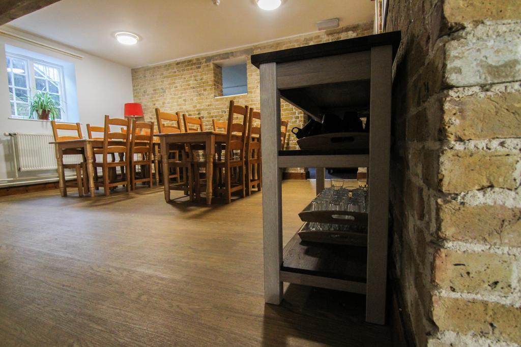 Yha Medway Hostel Gillingham  Bagian luar foto