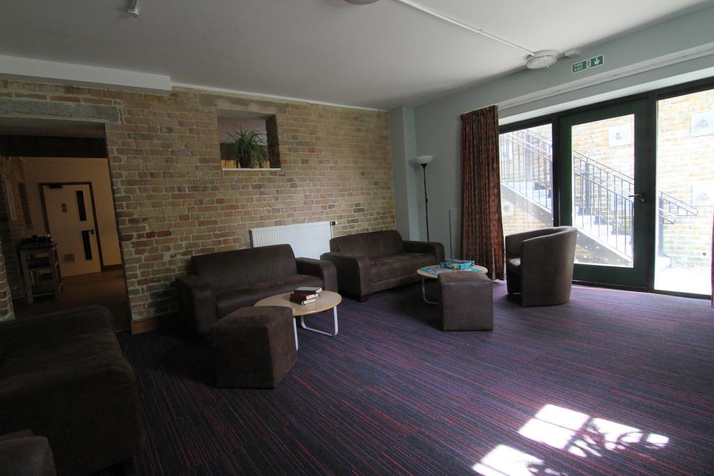 Yha Medway Hostel Gillingham  Bagian luar foto