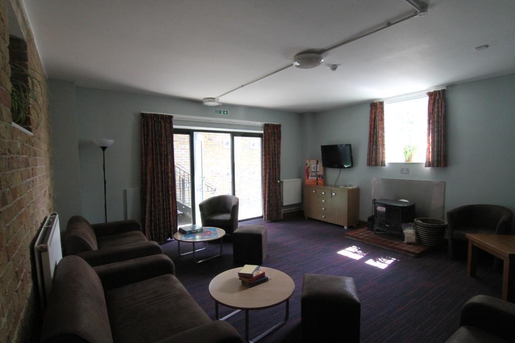 Yha Medway Hostel Gillingham  Bagian luar foto