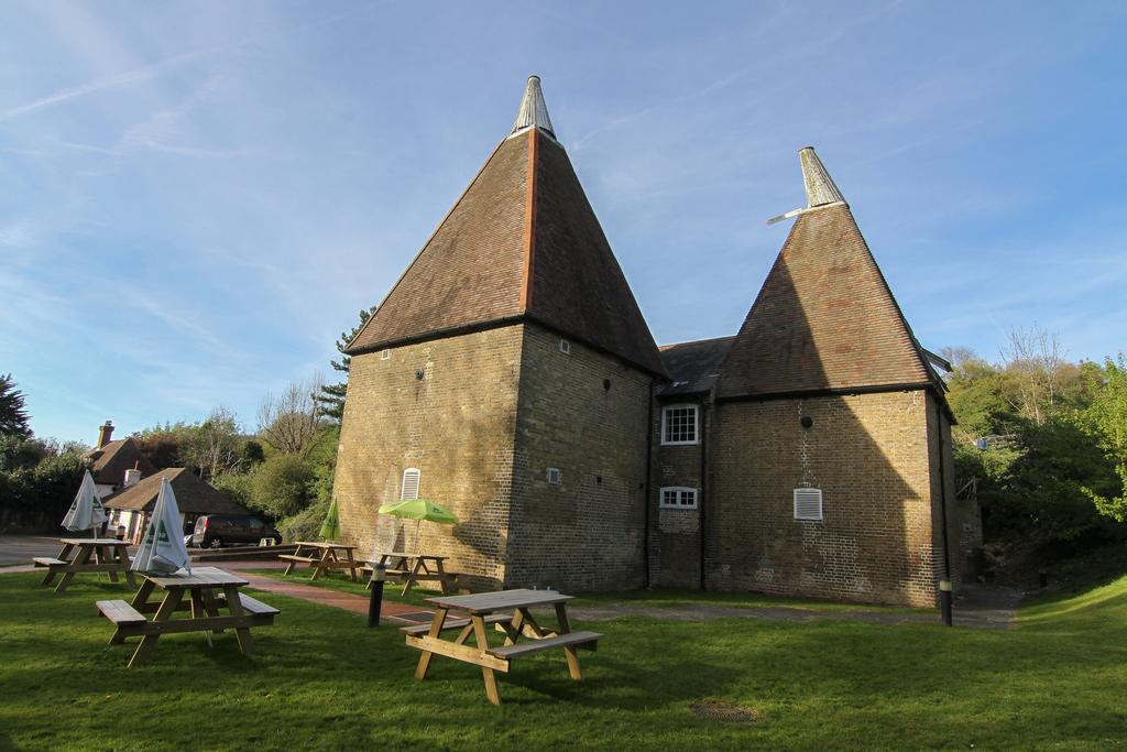 Yha Medway Hostel Gillingham  Bagian luar foto