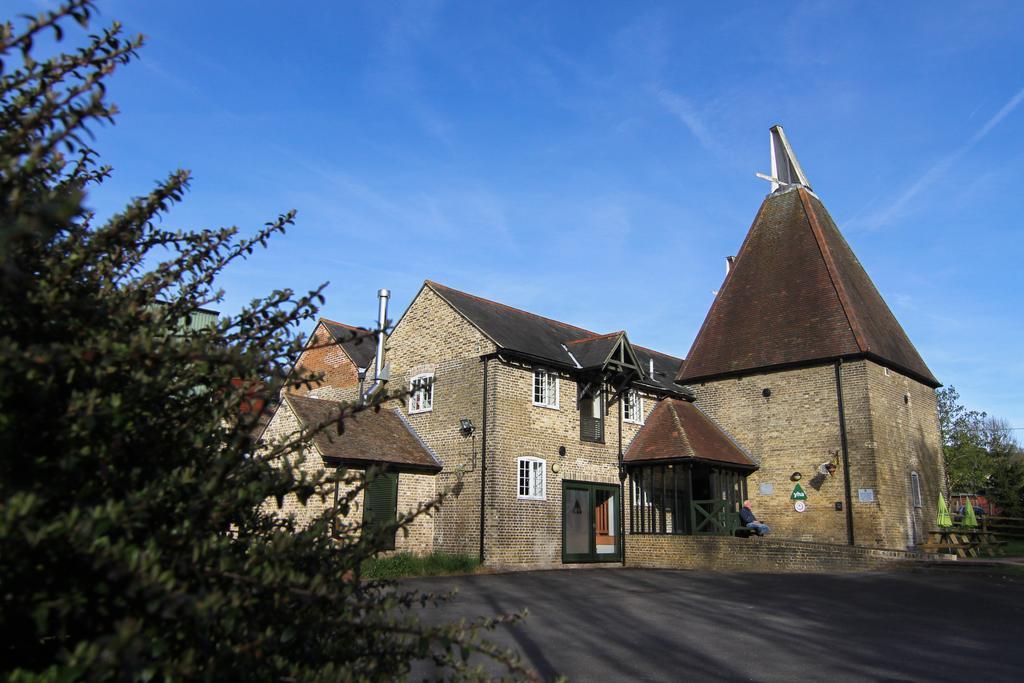 Yha Medway Hostel Gillingham  Bagian luar foto