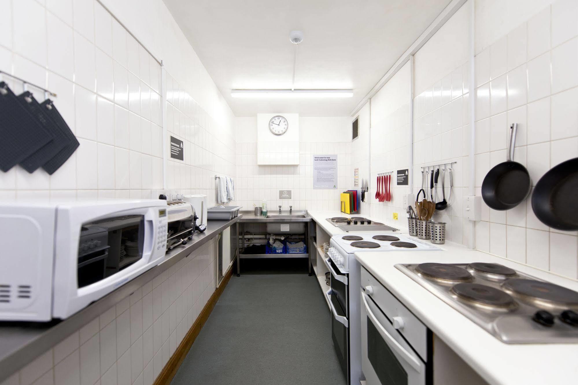 Yha Medway Hostel Gillingham  Bagian luar foto