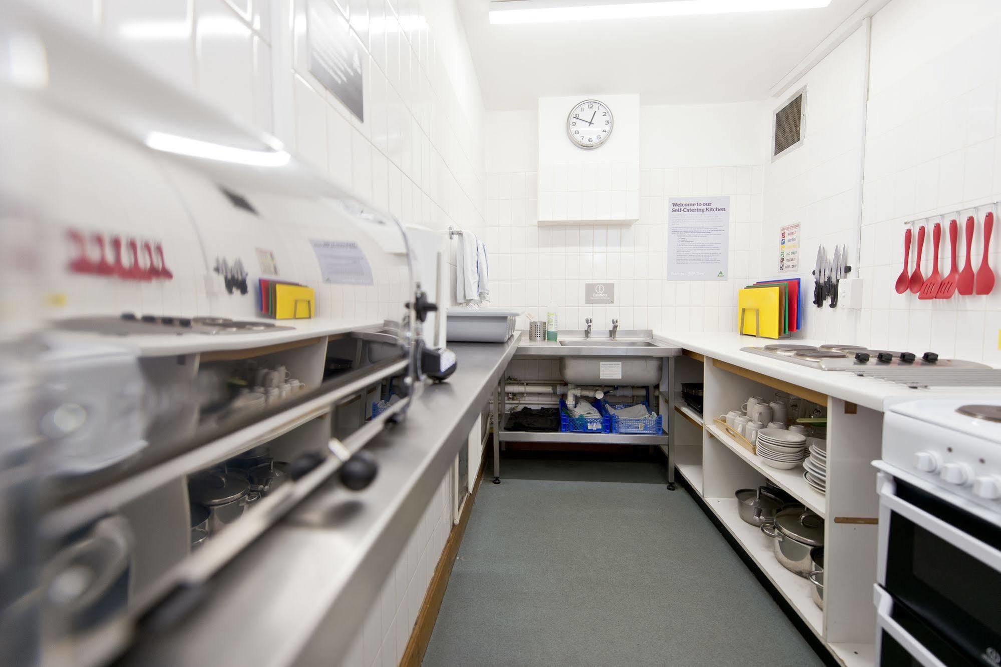 Yha Medway Hostel Gillingham  Bagian luar foto