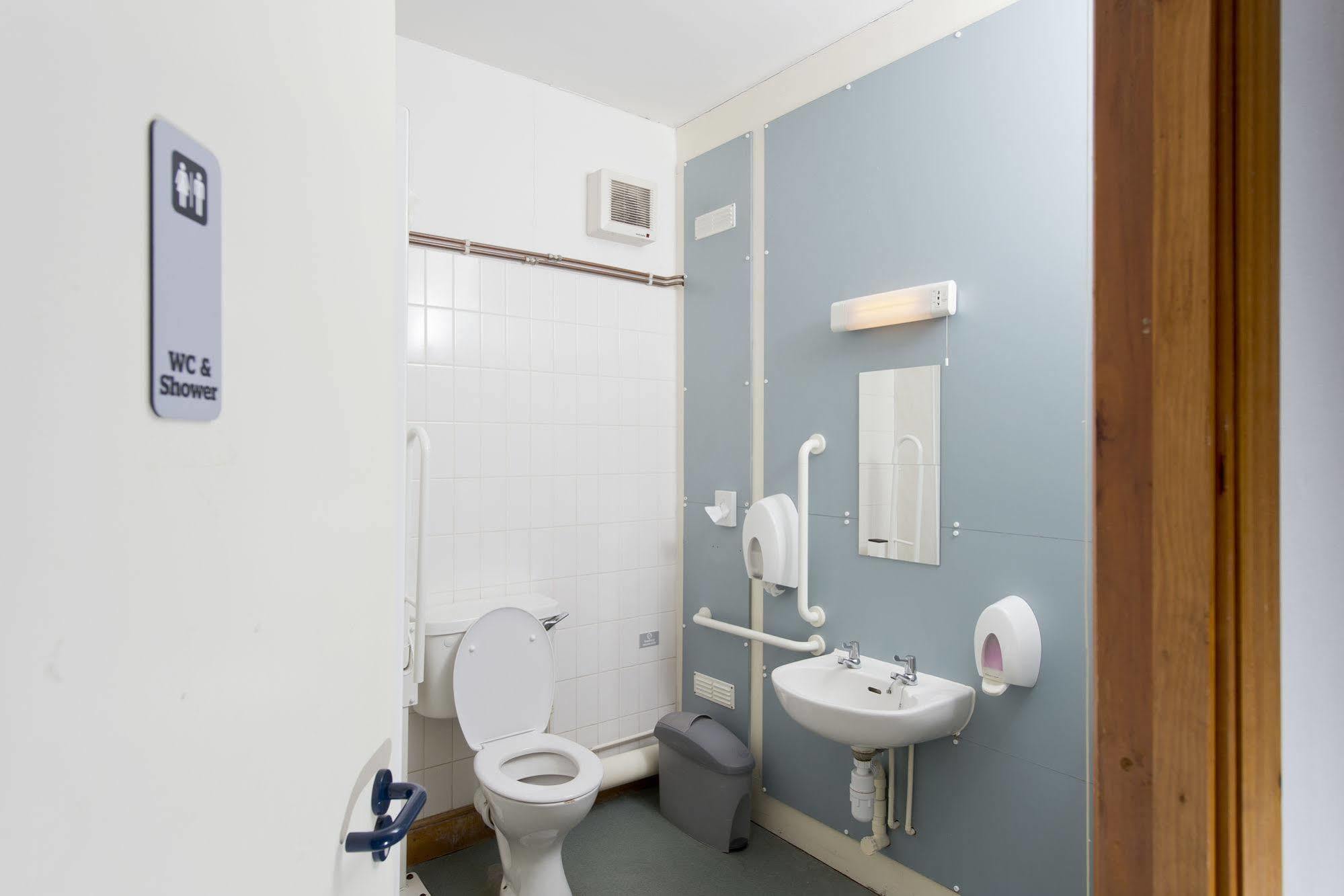 Yha Medway Hostel Gillingham  Bagian luar foto