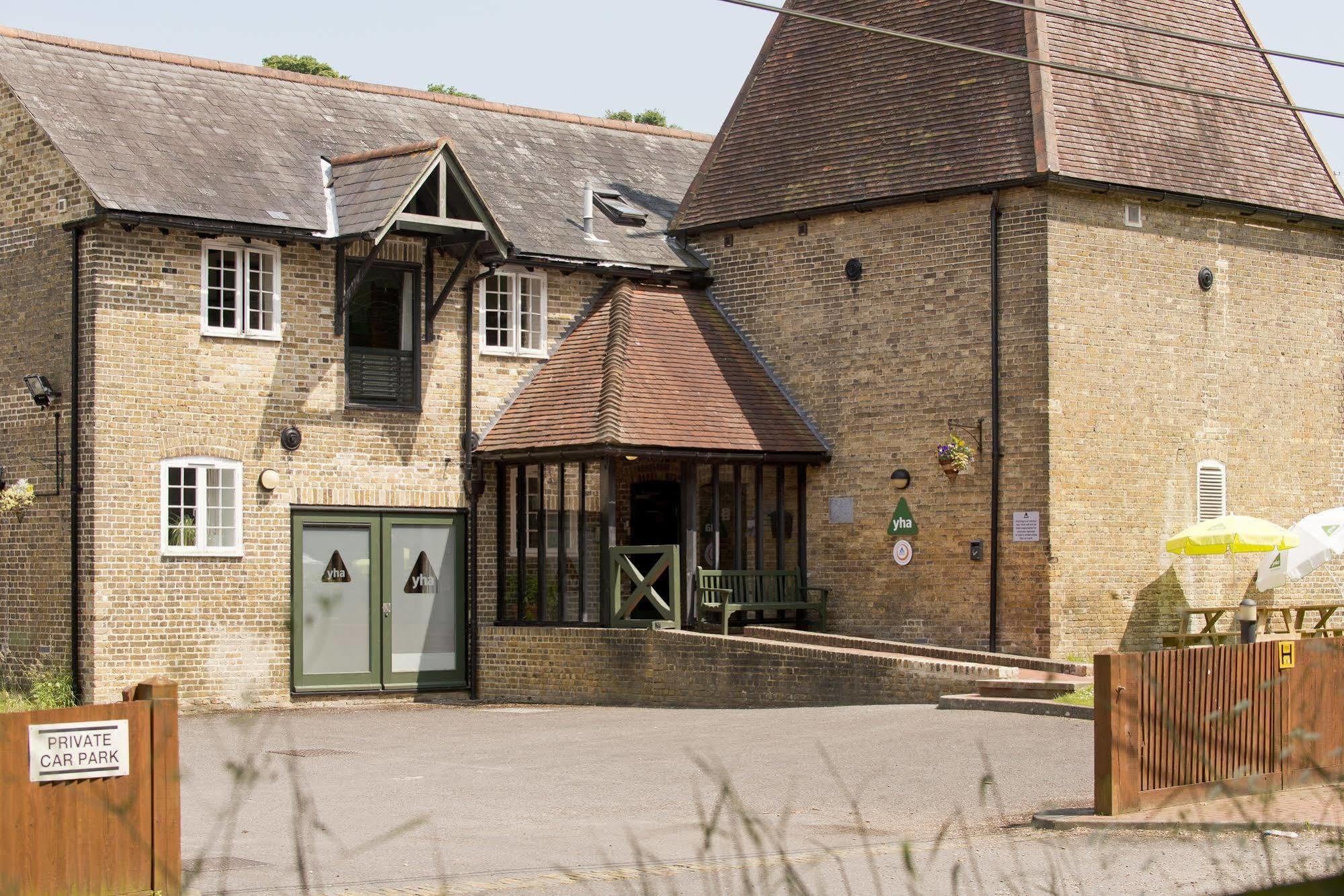 Yha Medway Hostel Gillingham  Bagian luar foto