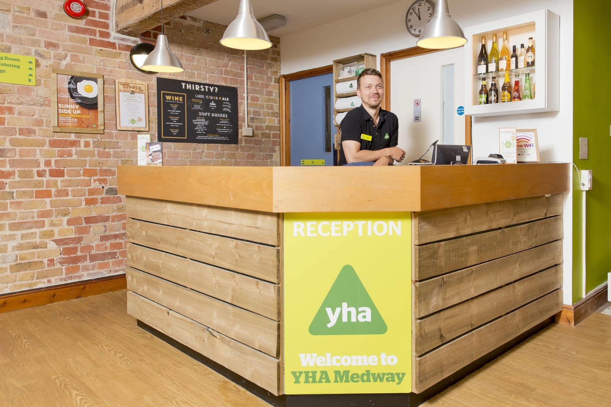 Yha Medway Hostel Gillingham  Bagian luar foto