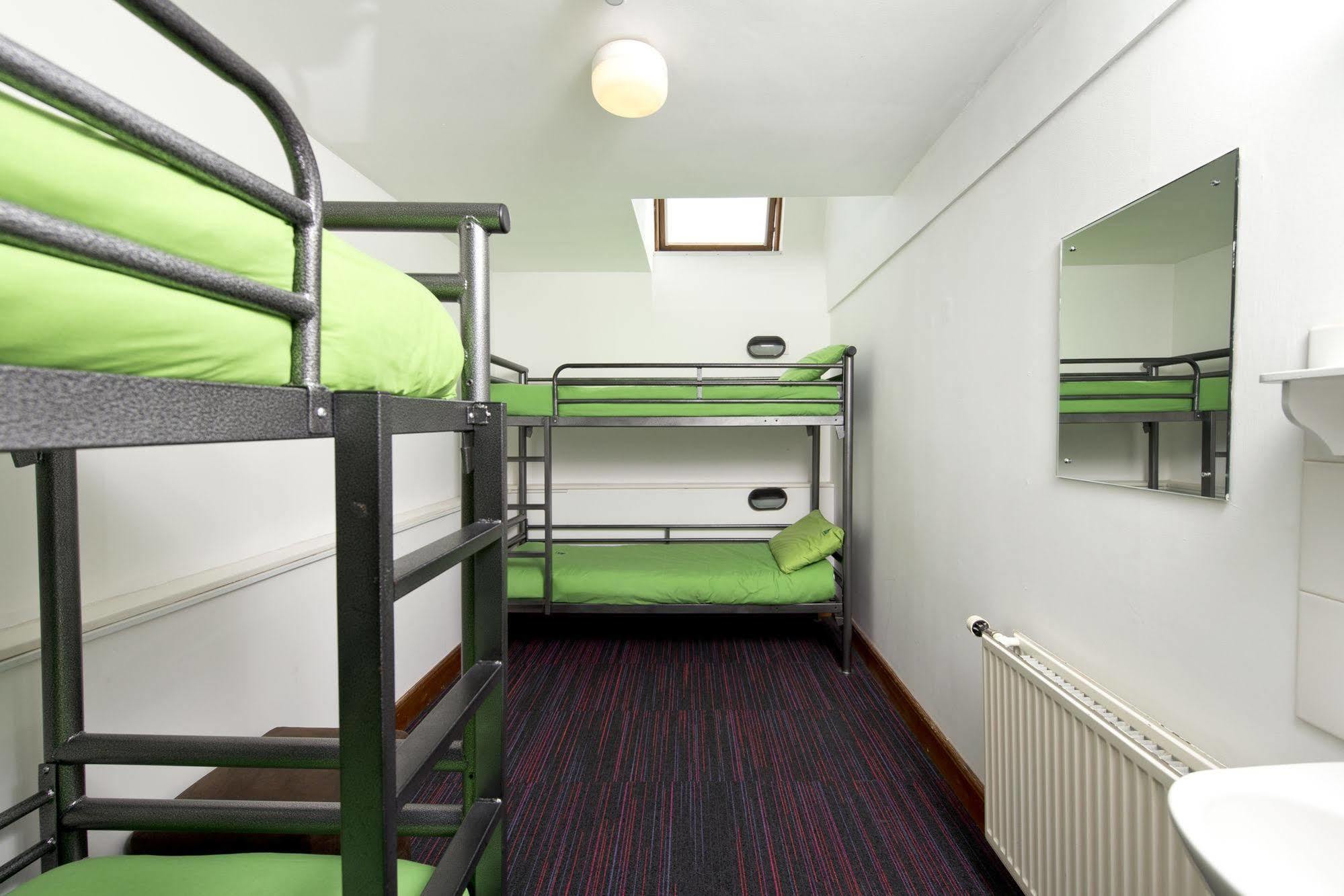 Yha Medway Hostel Gillingham  Bagian luar foto