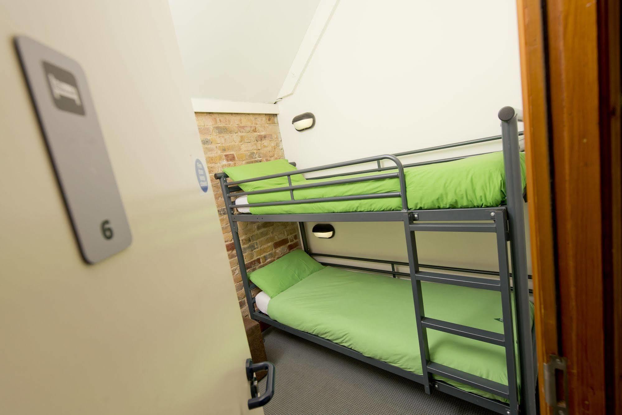Yha Medway Hostel Gillingham  Bagian luar foto