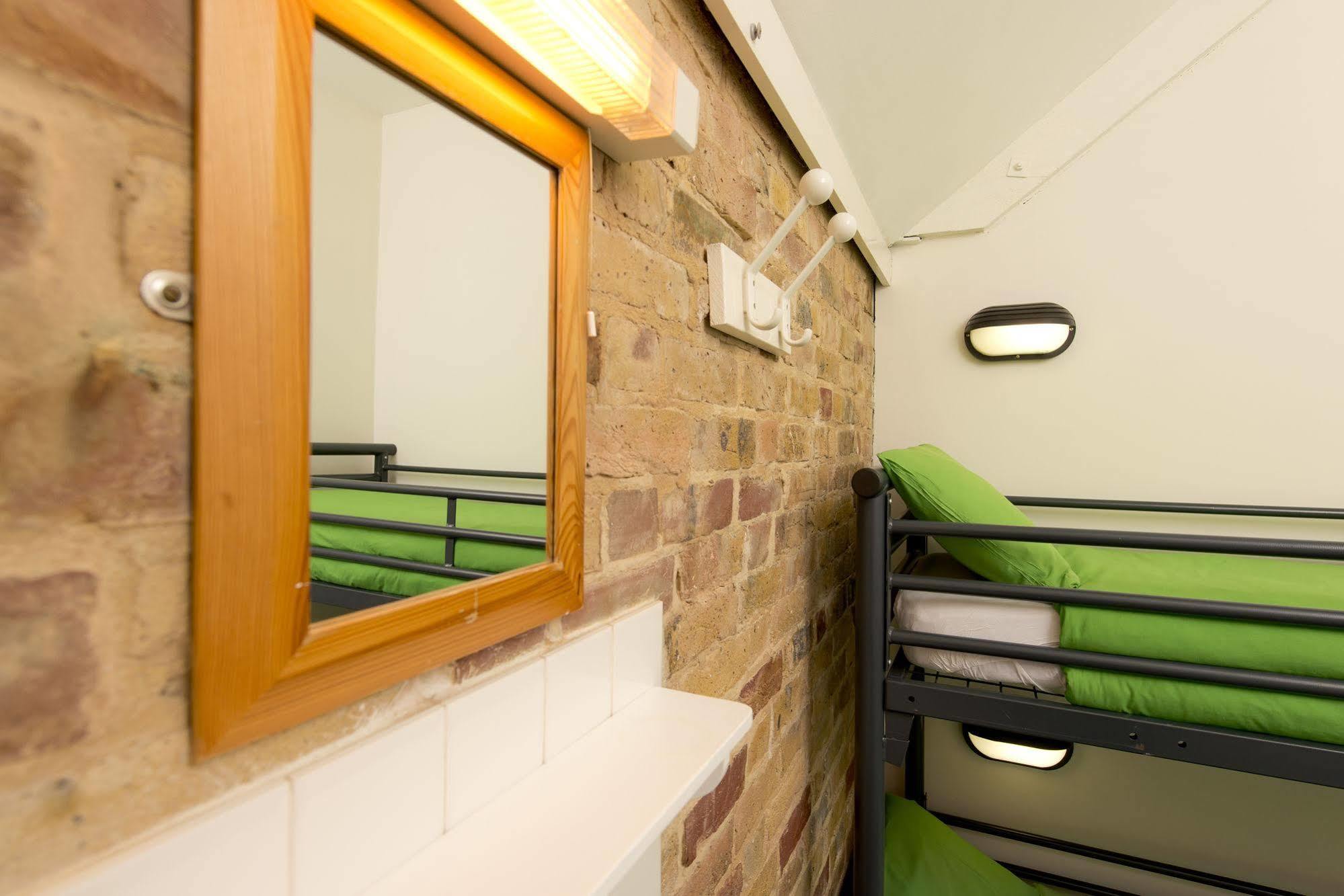 Yha Medway Hostel Gillingham  Bagian luar foto