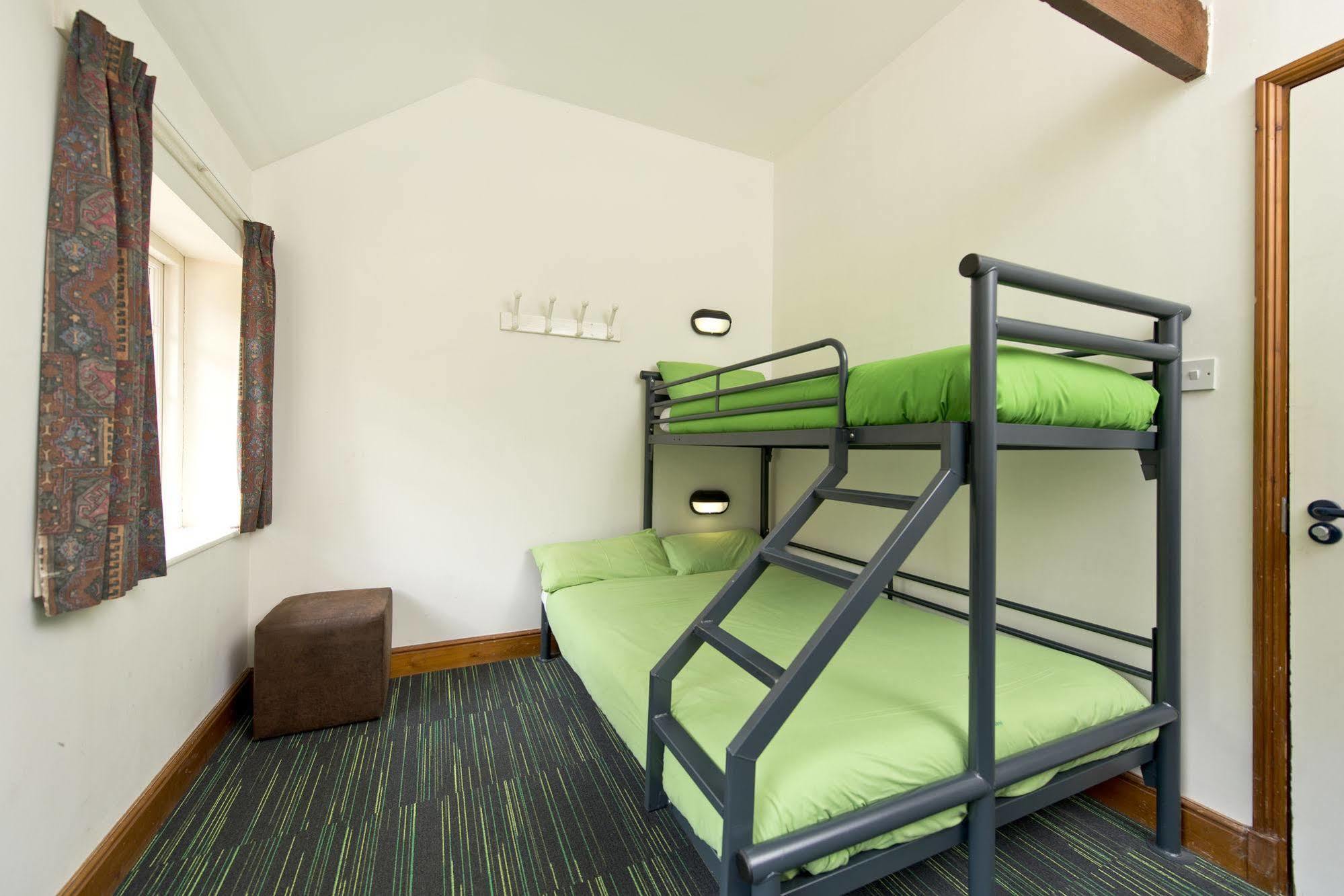 Yha Medway Hostel Gillingham  Bagian luar foto