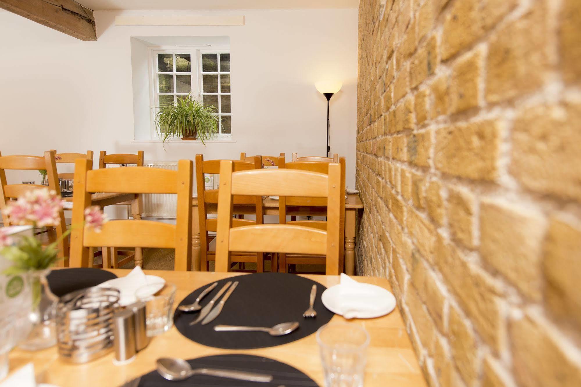 Yha Medway Hostel Gillingham  Bagian luar foto