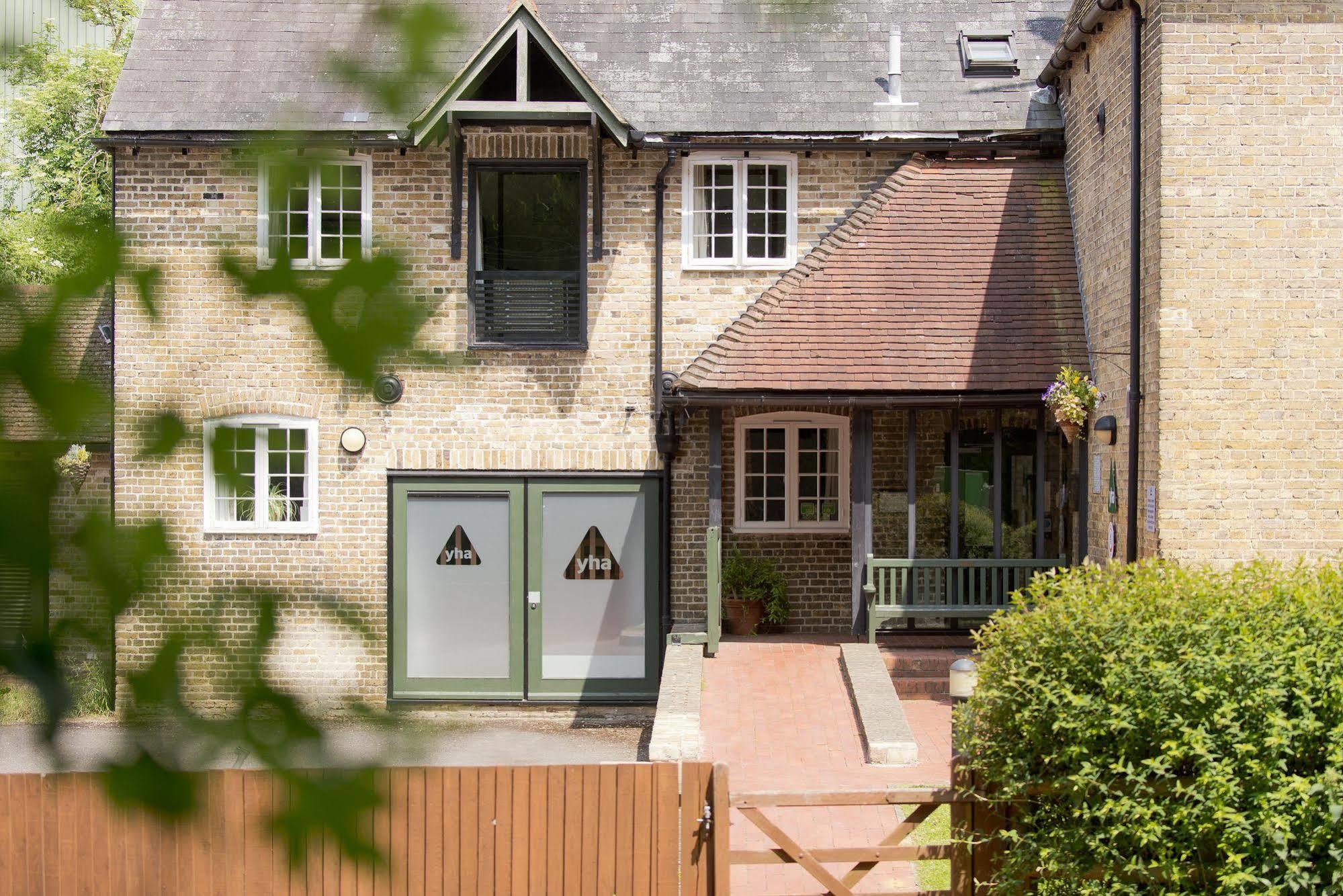 Yha Medway Hostel Gillingham  Bagian luar foto