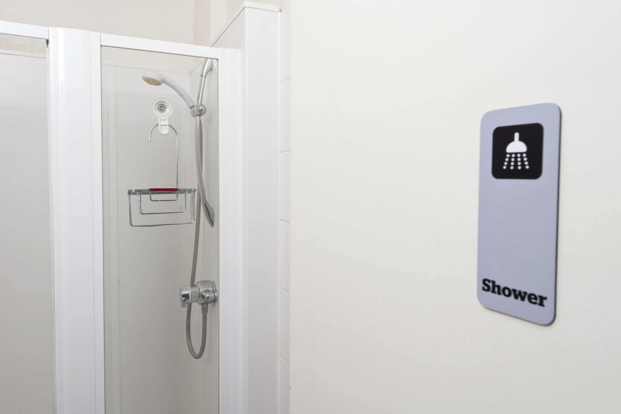 Yha Medway Hostel Gillingham  Bagian luar foto