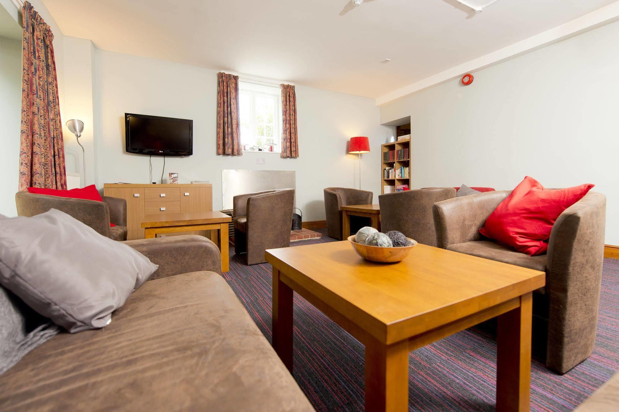 Yha Medway Hostel Gillingham  Bagian luar foto