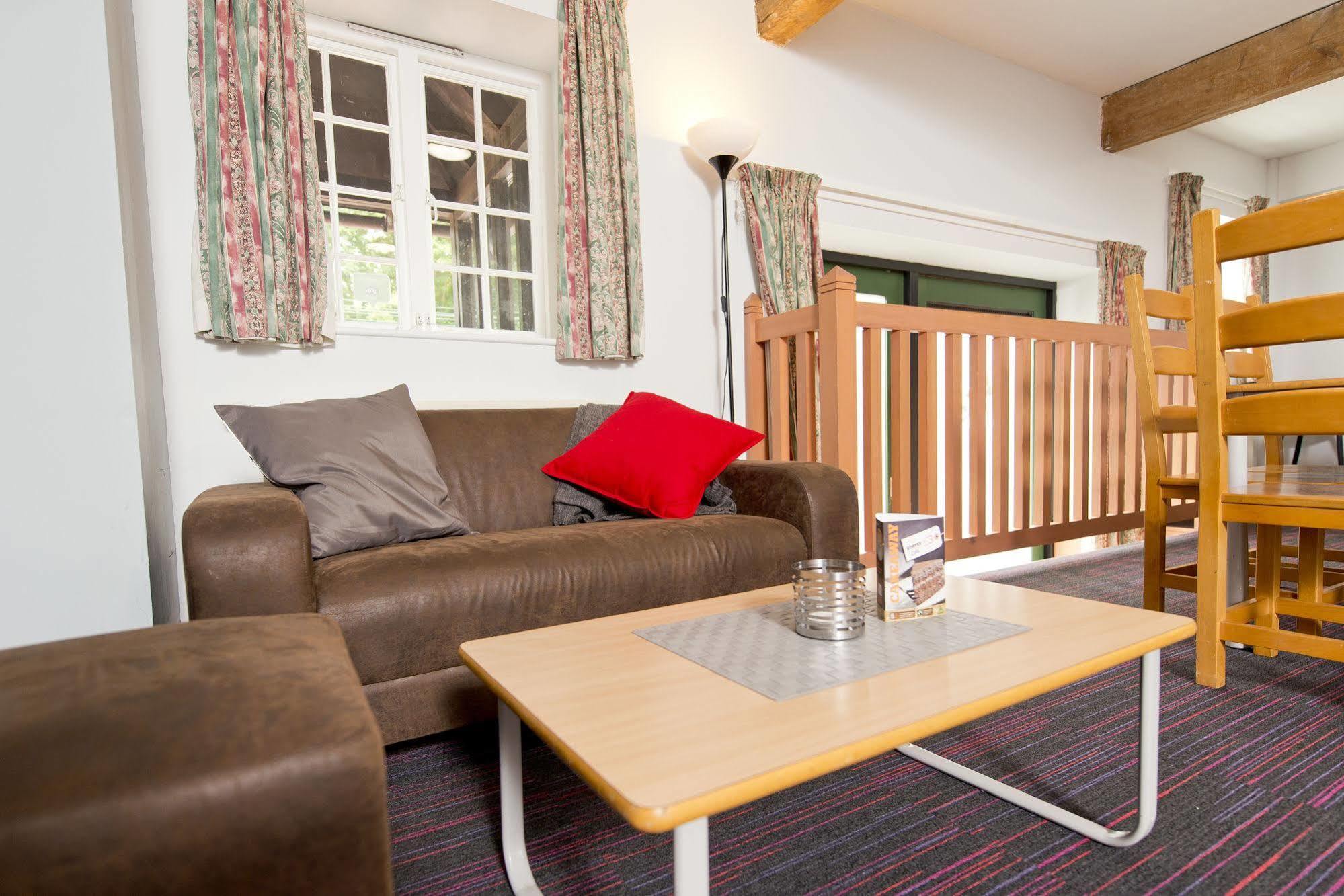 Yha Medway Hostel Gillingham  Bagian luar foto