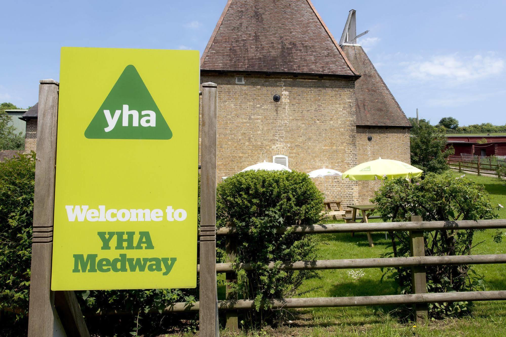 Yha Medway Hostel Gillingham  Bagian luar foto