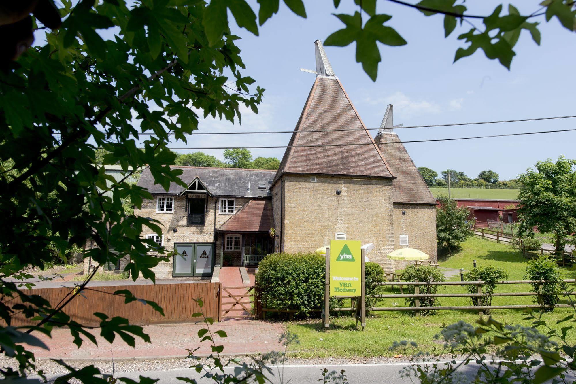 Yha Medway Hostel Gillingham  Bagian luar foto