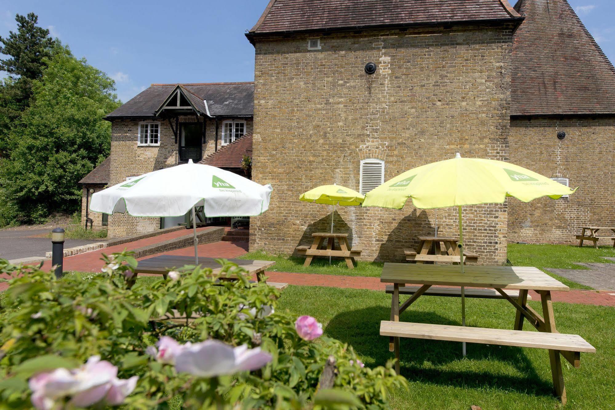 Yha Medway Hostel Gillingham  Bagian luar foto