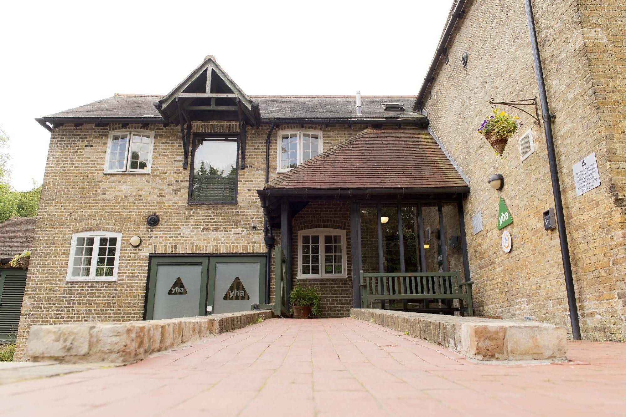 Yha Medway Hostel Gillingham  Bagian luar foto